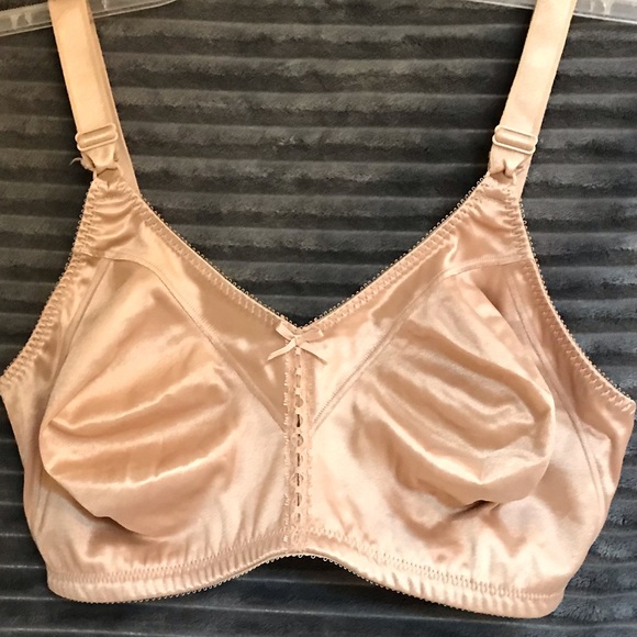 Bali Other - Bali Bra NWOT 42 DD Beige Underwire Free